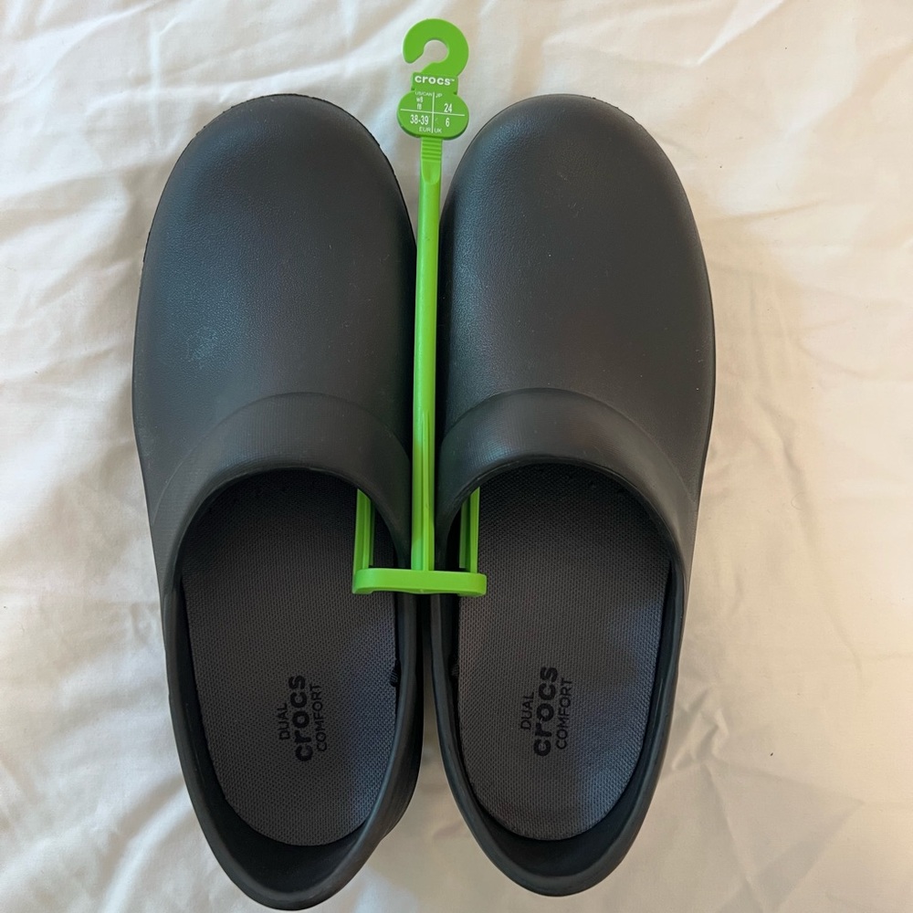 CROCS Neria Pro 2 Work Slip Resistant Clogs - like new! Women’s 8